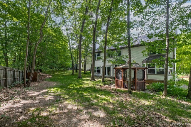 Photo - 1250 Walloon Way
