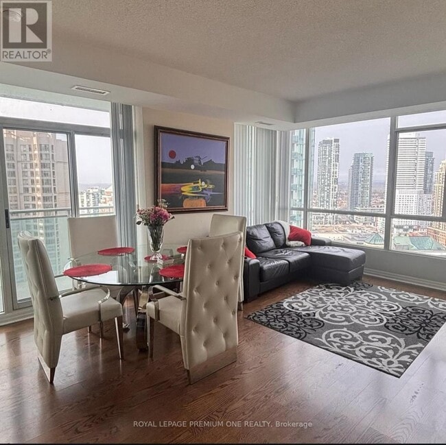 Photo - 220 Burnhamthorpe Rd W Unité 2607