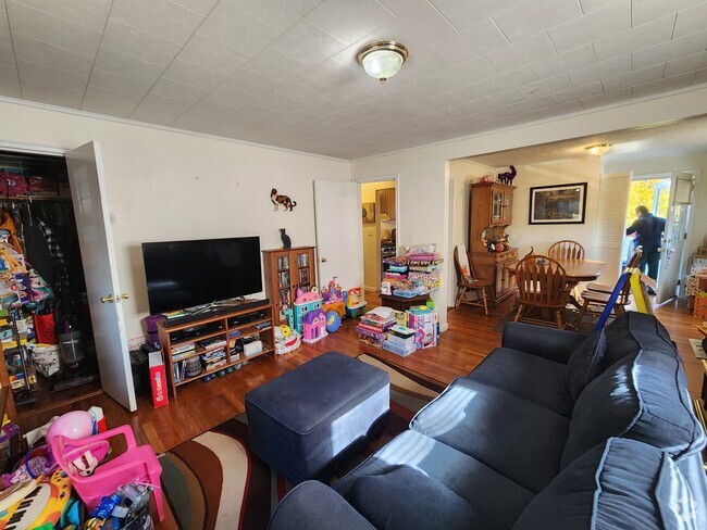 Building Photo - 49 Sand Rd Unit #2 Rental