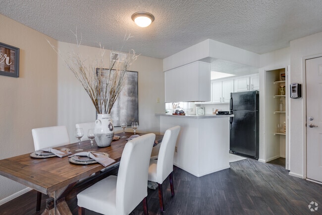 2 BR, 2 BA - 1,150 SF