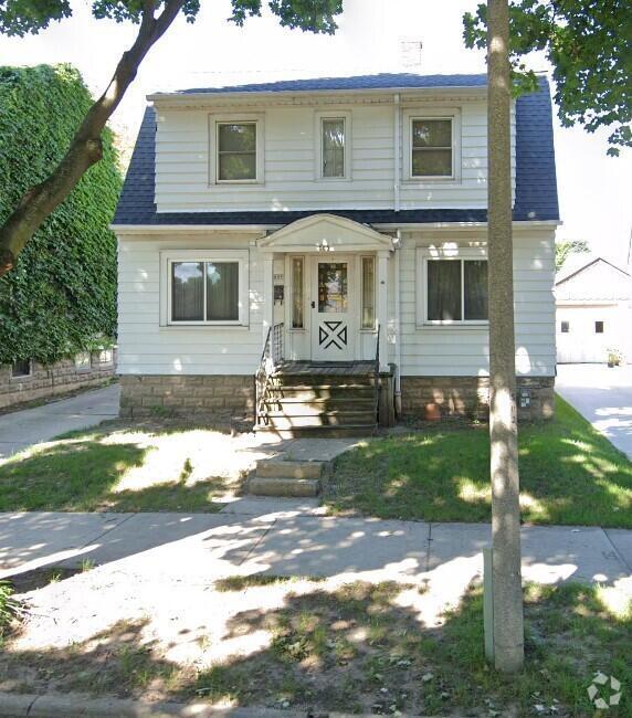 Building Photo - 609 N 52nd St Rental