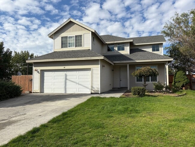 Building Photo - Reduced Rent!