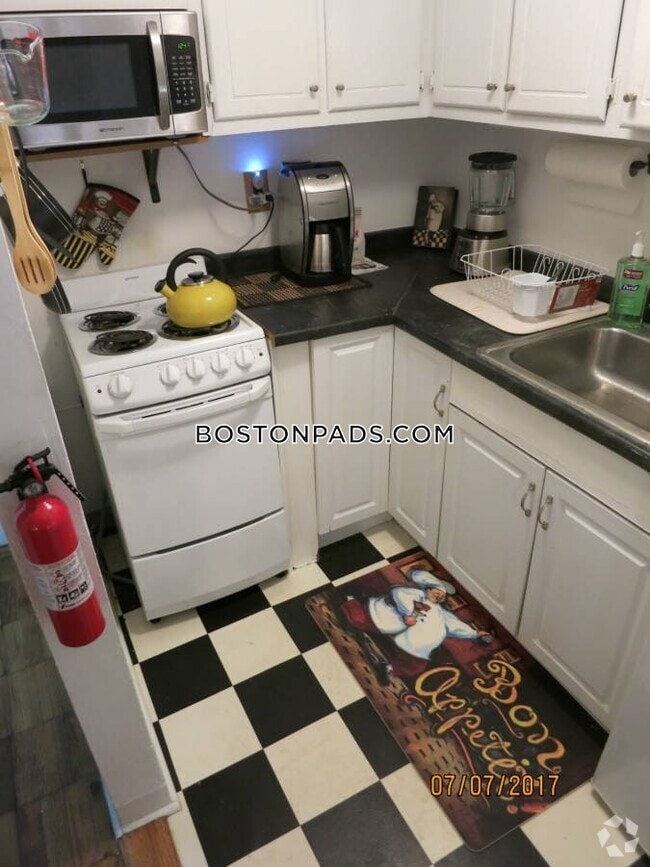 Building Photo - 21 Boston St Rental