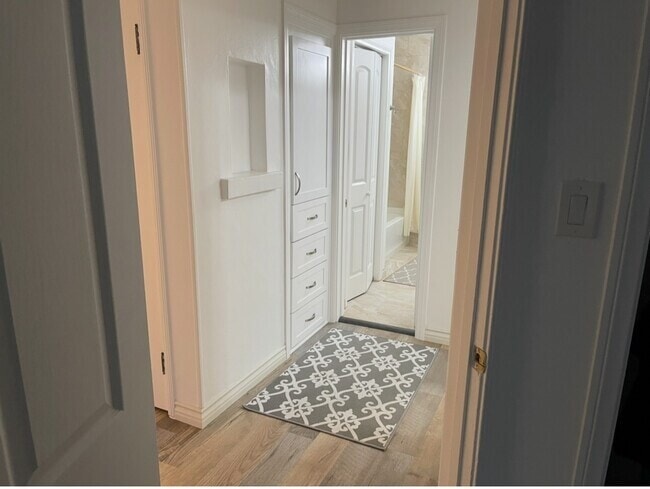 Photo - 9517 Kauffman Ave