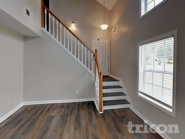 Photo - 1053 Abercorn Way