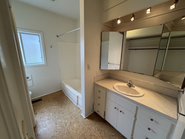 Photo - 3 Bedroom Home in Sellwood/Moreland.- Grea...