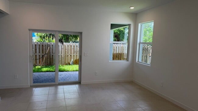 Photo - 1872 NW 6th St