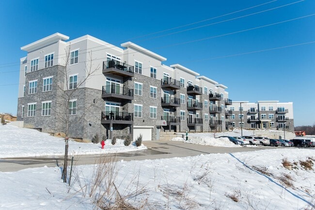 Building Photo - Spacious 2-Bedroom/2-Bath END Unit 30-201 Rental