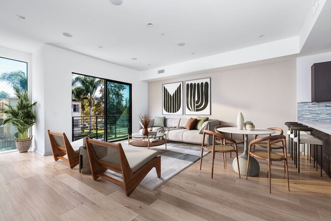 Photo - 2015 S Redondo Blvd