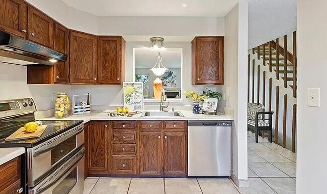 Photo - 440 W Rockrimmon Blvd