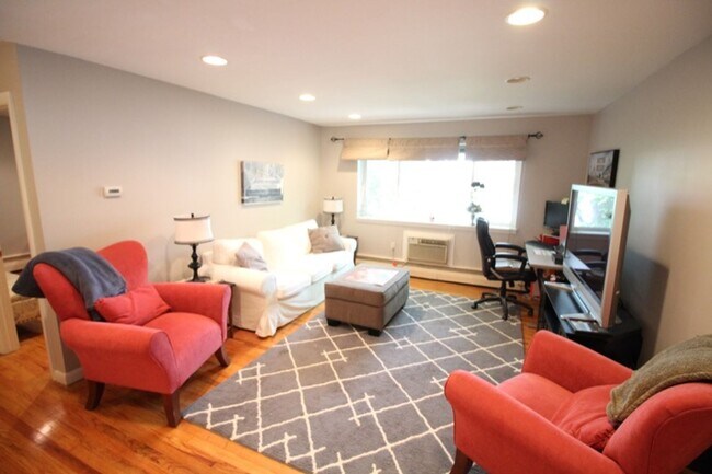 Building Photo - 2 BED WITH PARKING AND LAUNDRY IN UNIT ON THE ALLSTON/BRIGHTON/BROOKLINE LINE