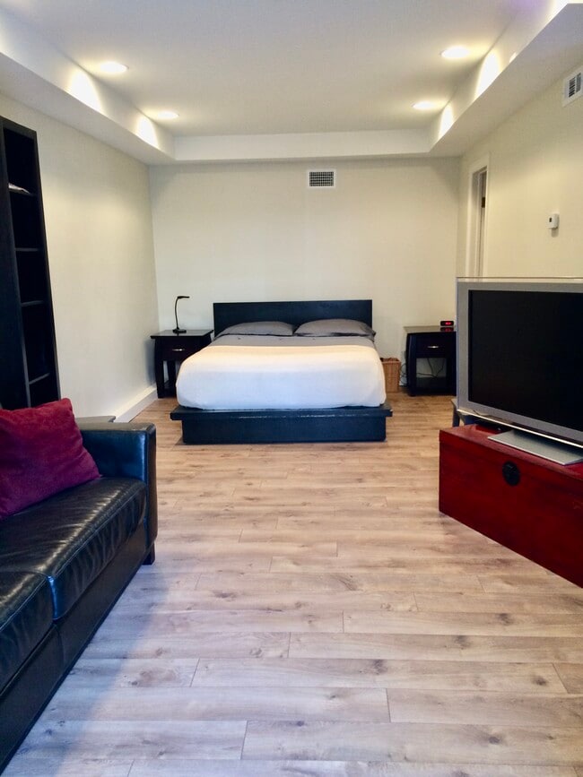 Bedroom - 7506 Hampton Ave Unit 1