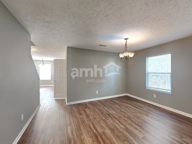 Photo - 1010 Harmony Ln