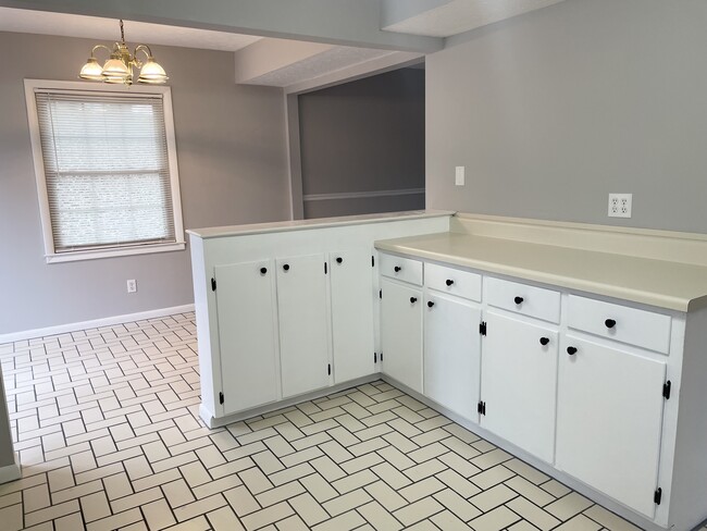 Photo - 290 Shawnee Dr