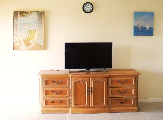 Photo - 135 Salisbury E Unit 135