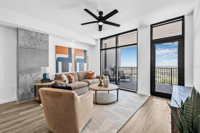 Photo - 221 Main St N Unidad 708