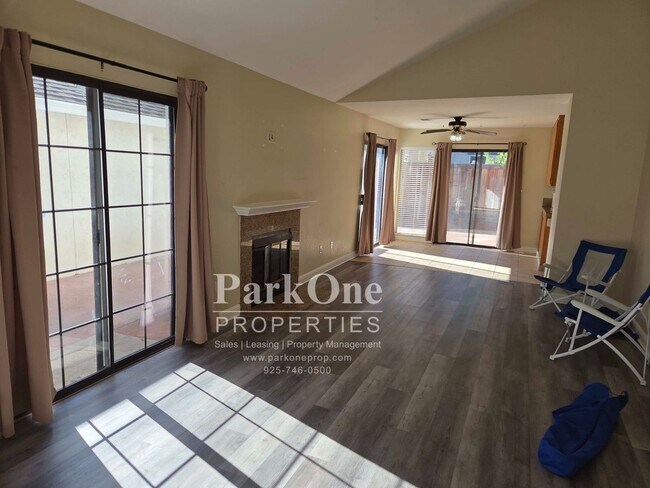 Photo - 384 Grovewood Loop N