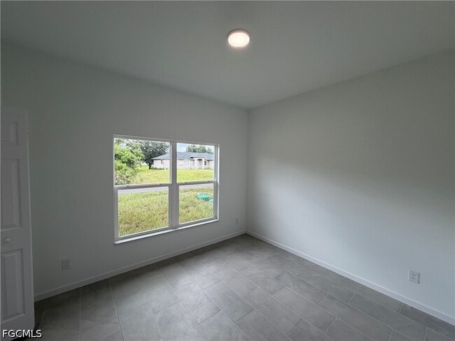 Photo - 1092 Norton Ave S