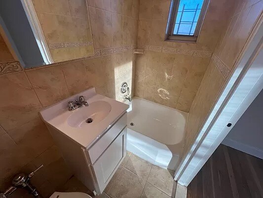 Photo - 137 St Nicholas Ave