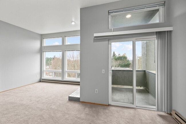 Photo - West Seattle Flats: Leasing Specials! Beau...