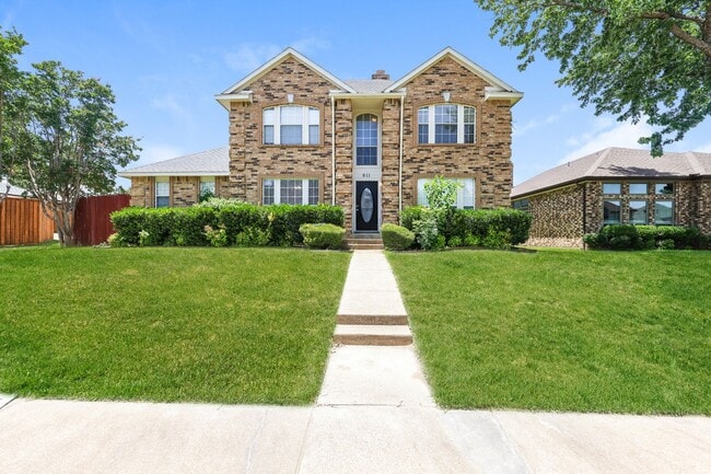 Building Photo - 5BR/2.5BA | Newly Renovated Single Family Home | Great Front and backyard | Private Pool!
