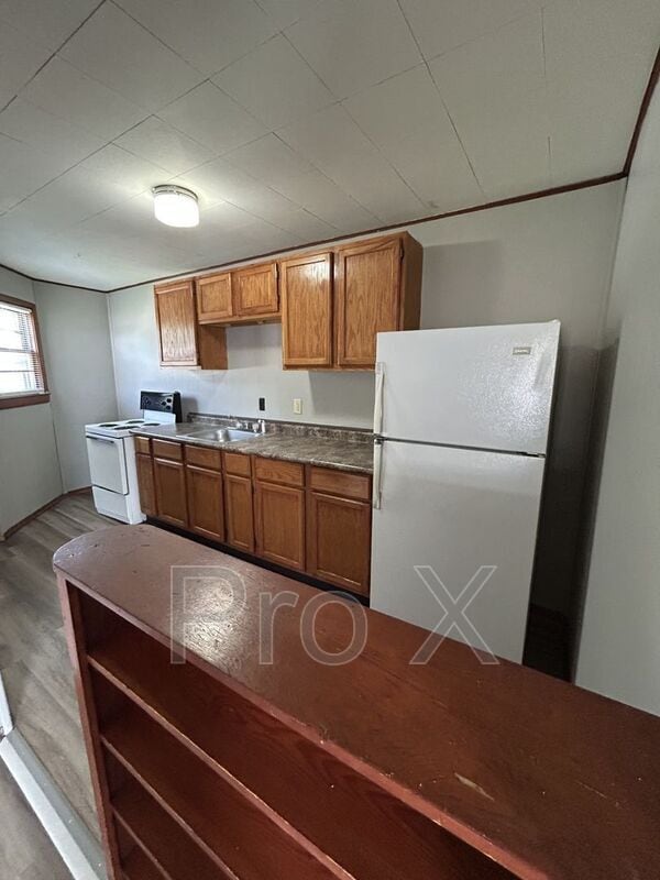 Photo - 302 E 7th St