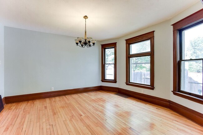 Photo - Renovated 3 Bedroom 2 bathroom house. Supe...