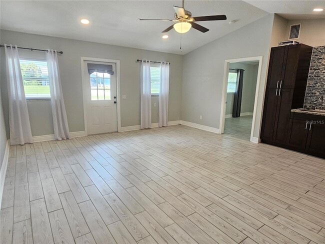 Photo - 5042 Linda St