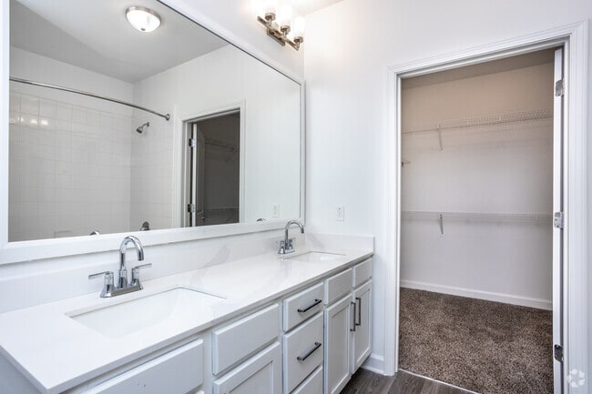 2BR, 2BA - 1,202 SF