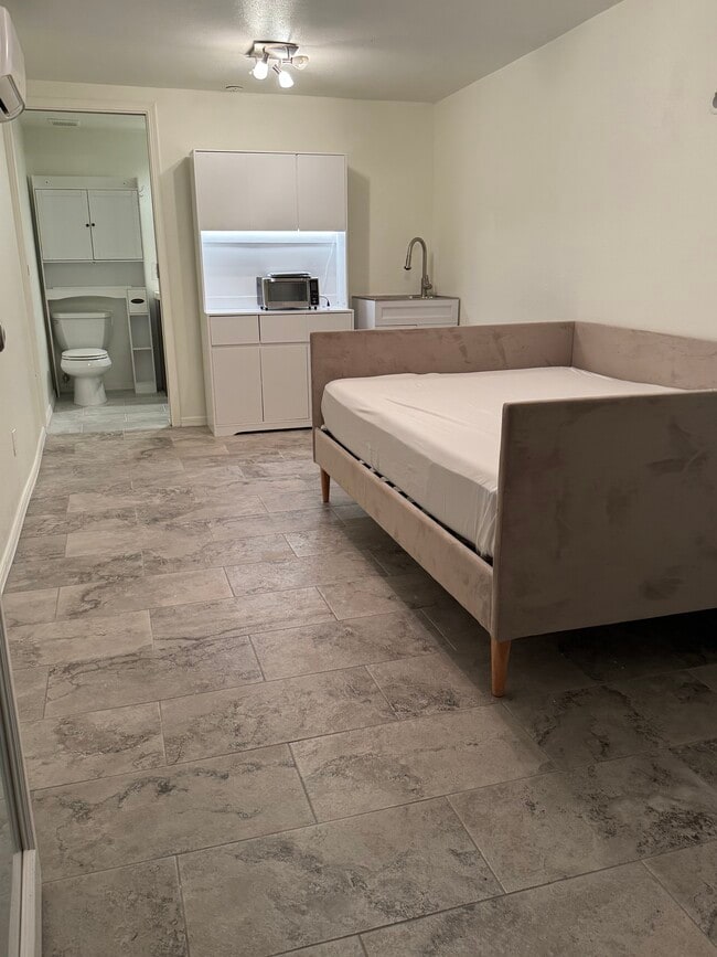 Building Photo - 717 Kern Dr Unit A Rental