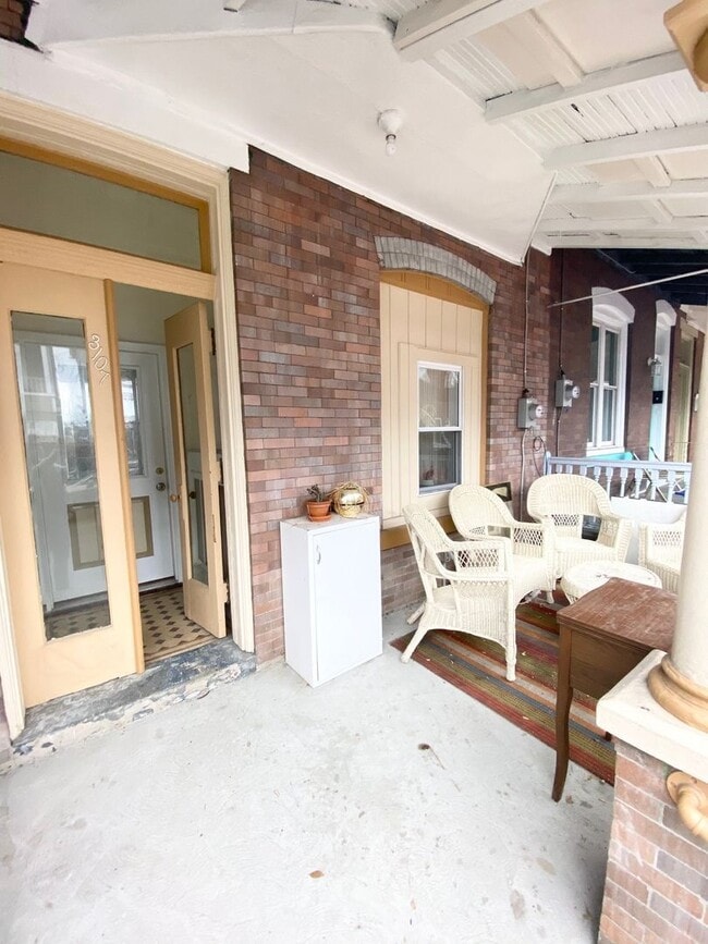 Photo - Spacious 3 or 4 Bedroom 2 Bathroom Available in Oakland, Modern Updates and Great Front Porch and...