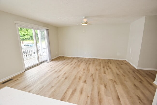 Photo - 18085 Bulla Rd