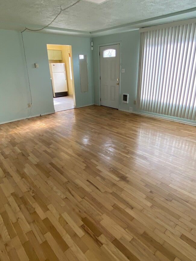 Photo - 4813 S Pine St