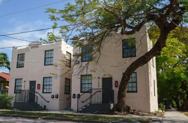 Building Photo - 1068 NW 5th St Unit C-1 Rental