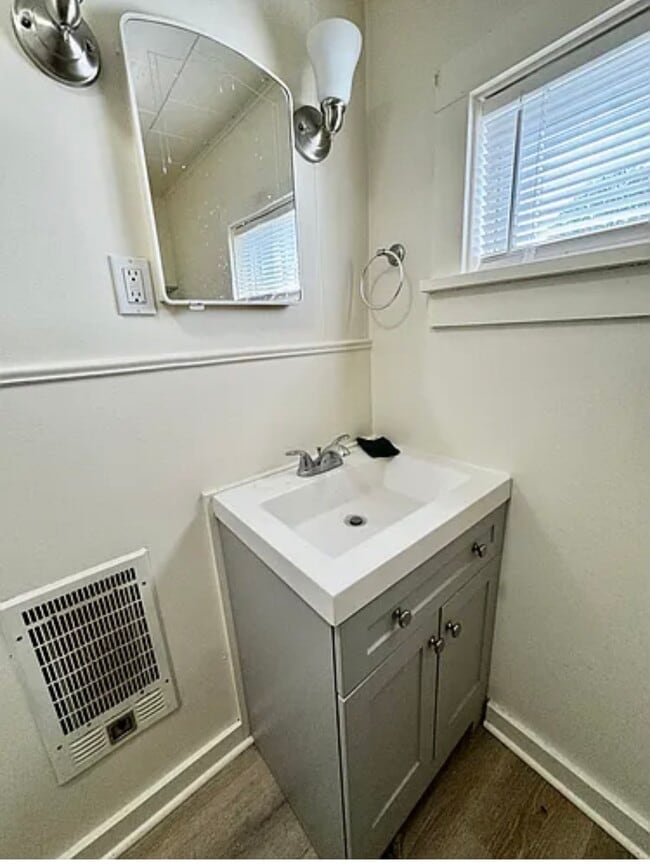 Photo - 335 S Wood St Unit 3