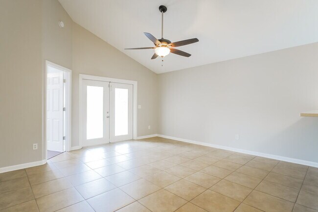 Photo - 109 King's Manor Ct