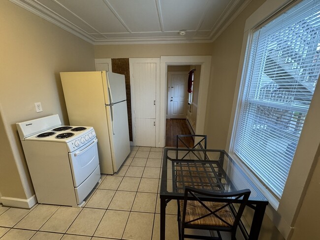 Building Photo - 150 N Main St Unit 2 Rental