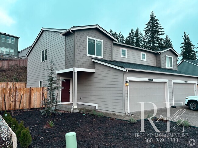 Building Photo - Charming 3-Bedroom, 2.5-Bath Home with Mod...