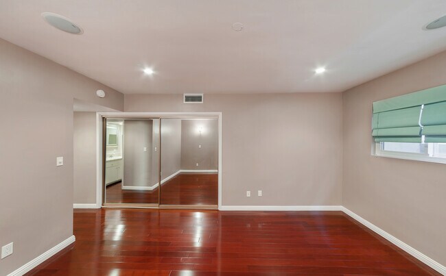 Master Bedroom - 1734 N Fuller Ave Unit Regency Terrace