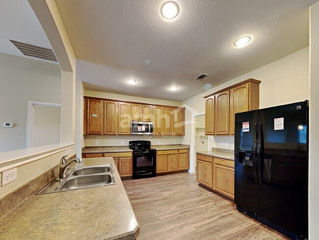 Photo - 1100 Oakbrook St