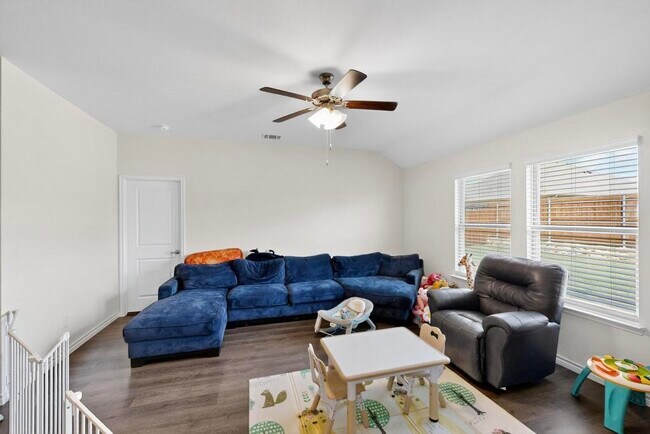 Photo - 504 Willow View Way