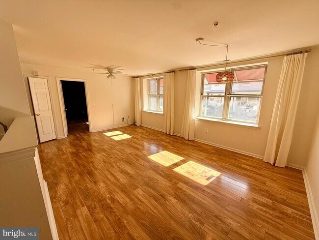 Photo - 345 Oakdale Pl NW Unit 103