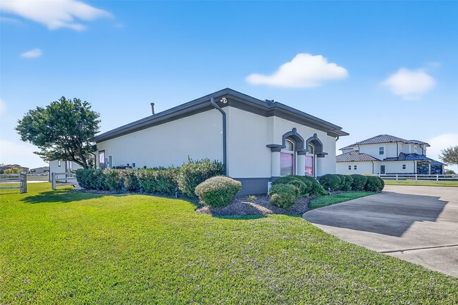 Photo - 5942 Sagamore Bay Ln