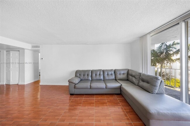 Photo - 492 NW 165th St Unidad C-512