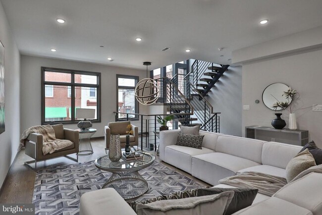 Photo - 1024 Christian St