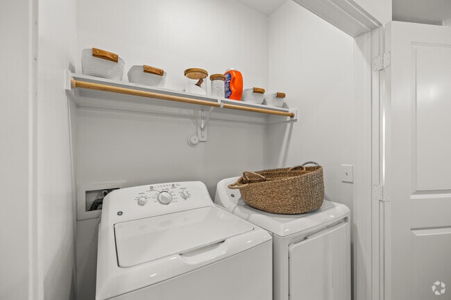 1BR, 1BA - 790SF - In-Unit Laundry