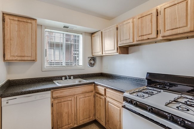 Photo - 225-229 43rd Rd NE