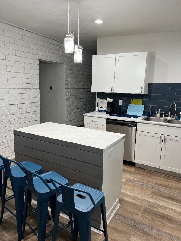 Photo - 690 Cambridge Dr