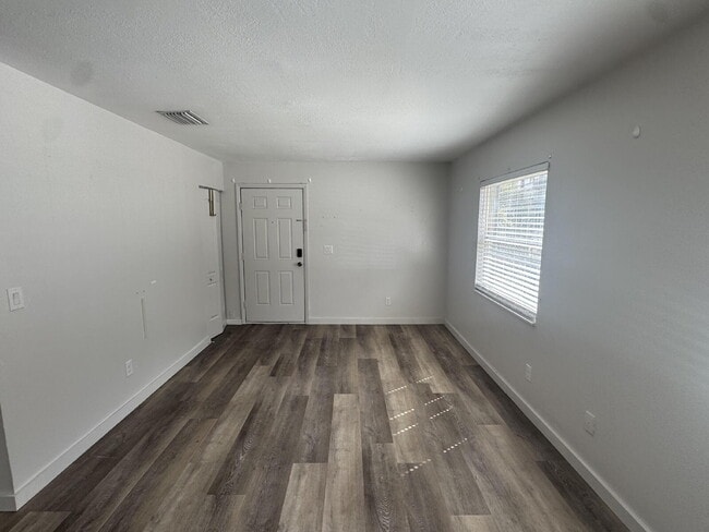 Photo - 1711 W Carmen St