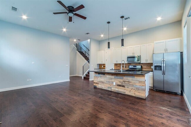 Photo - 6405 Chesterfield Ave